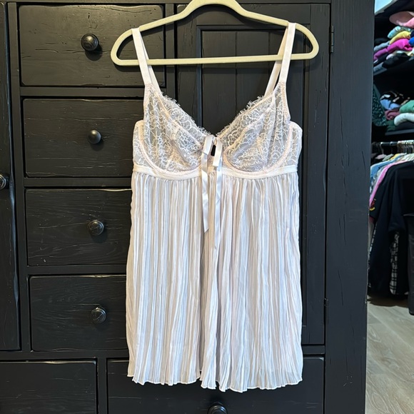 NWT Victoria’s Secret Lace Pleated Babydoll - Picture 1 of 7